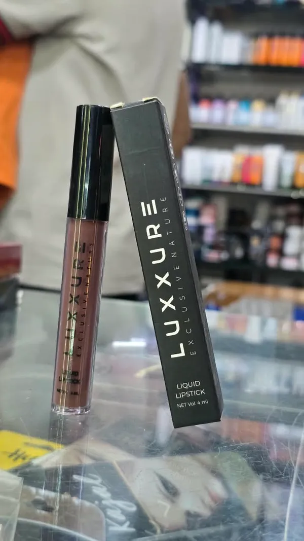 Luxure_Liquid_Lipstick_(CHOCOLATE_BROWN06)