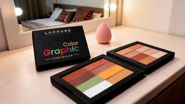 Luxxure_Color_Graphic_Cream_Concealer_Palette