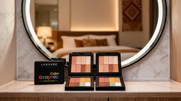 Luxxure_Color_Graphic_Cream_Concealer_Palette