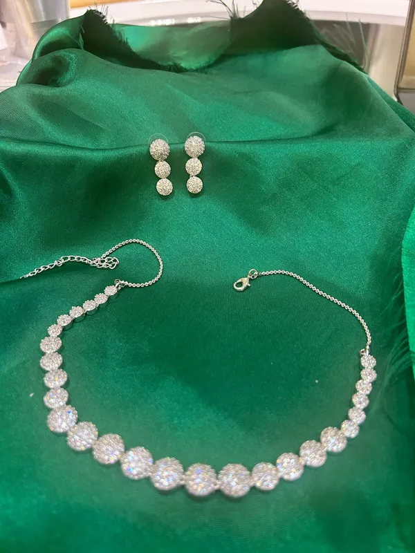 Silver_Tone_Stone_Studded_Necklace_And_Earrings_Set