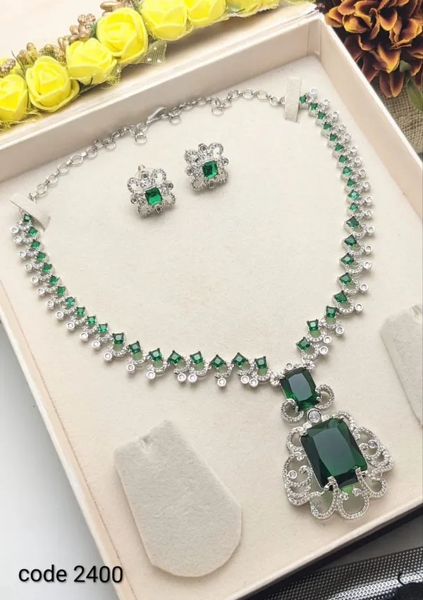 Green_Stone_Necklace_And_Earrings_Set_For_Women