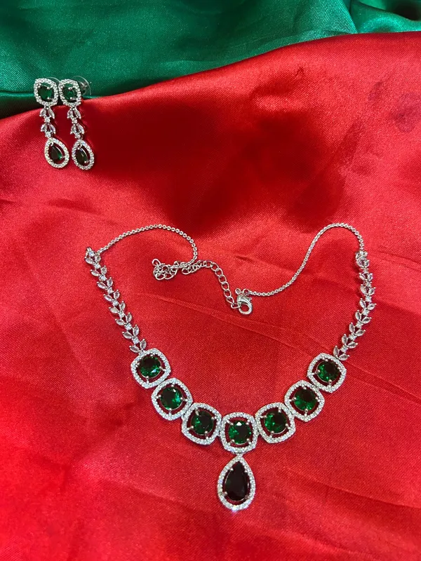 Green_Stone_Necklace_And_Earrings_Set_For_Women