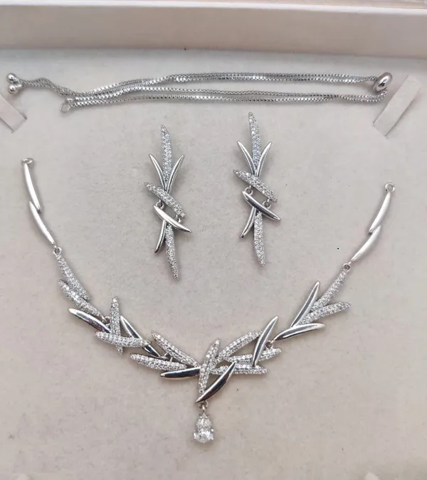Silver_Tone_Crystal_Necklace_Set_for_Women