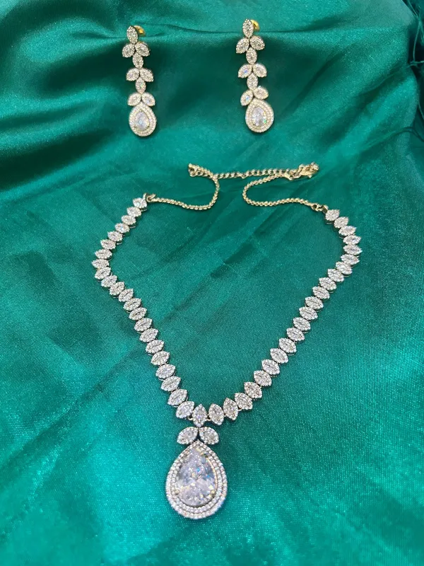 Gold-Tone_Stone_Necklace_And_Earring_Set_for_Women