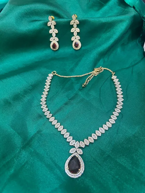 Silver_Tone_Crystal_Teardrop_Necklace_And_Earrings_Set_for_Women
