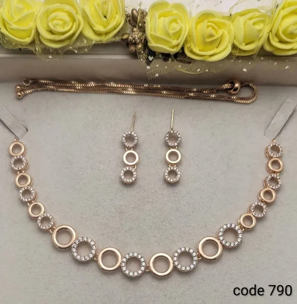 Rose_Gold_Circular_Necklace_And_Earrings_Set_for_Women