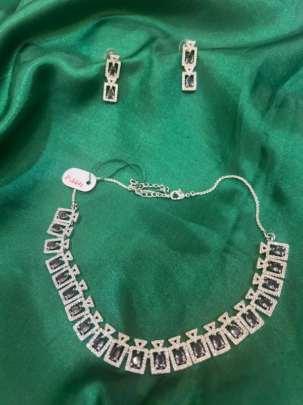 Silver_Tone_Geometric_Necklace_And_Earrings_Set