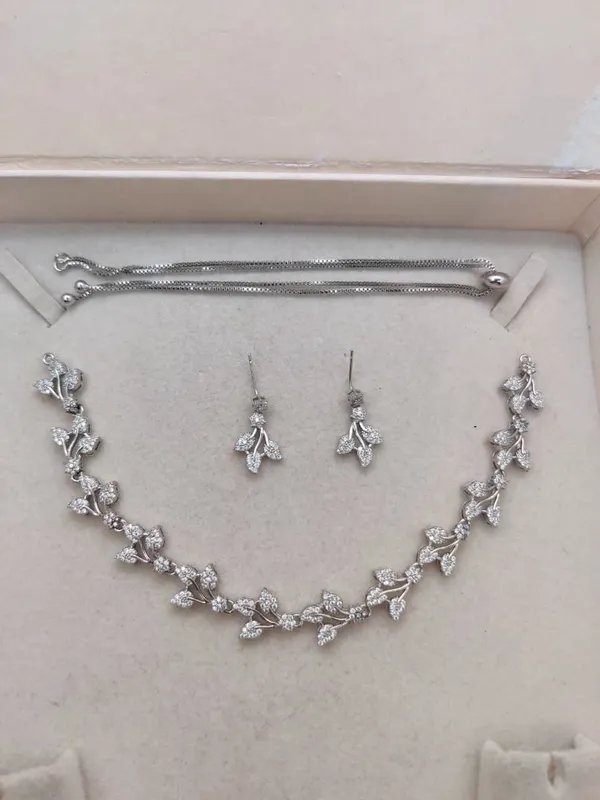 Silver_Tone_Floral_Necklace_And_Earrings_Set_for_Women