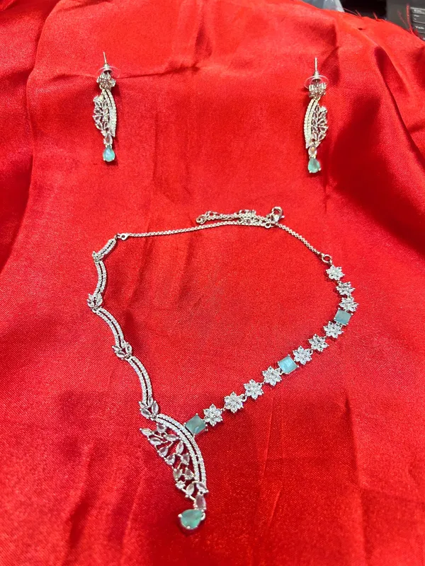 Silver_Tone_Floral_Necklace_And_Earrings_Set_For_Women