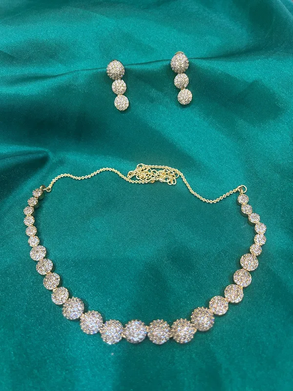 Silver_Tone_Stone_Studded_Necklace_And_Earrings_Set