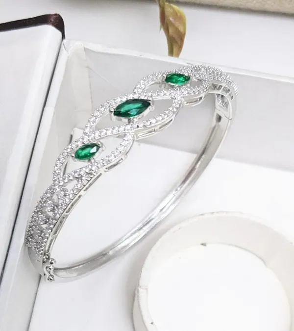 Silver-Tone_Green_Stone_Embellished_Bangle_Bracelet_for_Women