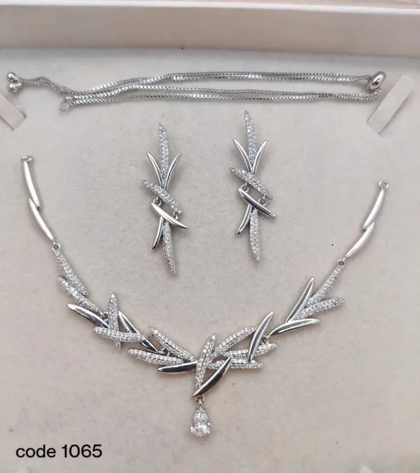Silver_Tone_Crystal_Necklace_Set_for_Women