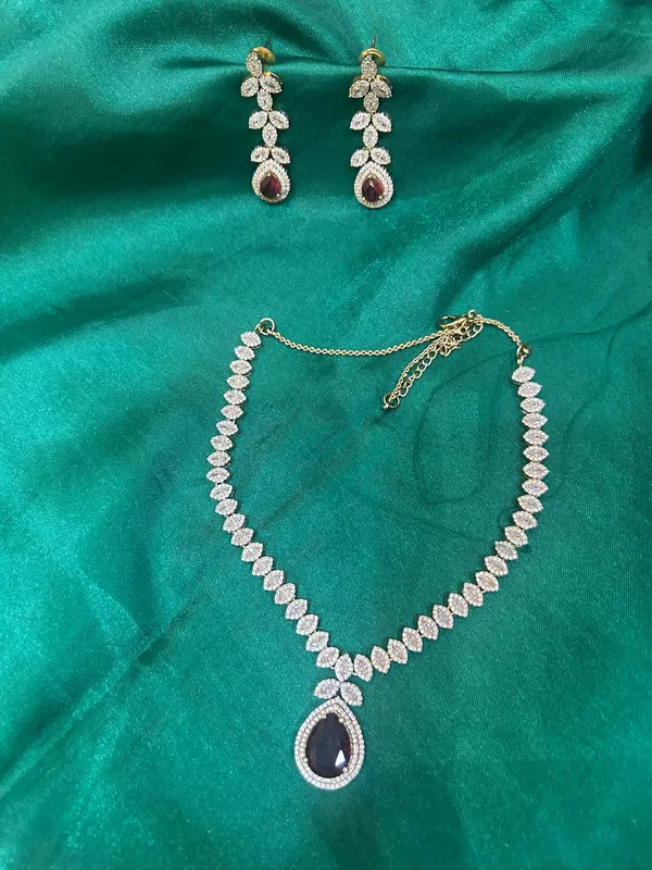 Silver_Tone_Crystal_Teardrop_Necklace_And_Earrings_Set_for_Women