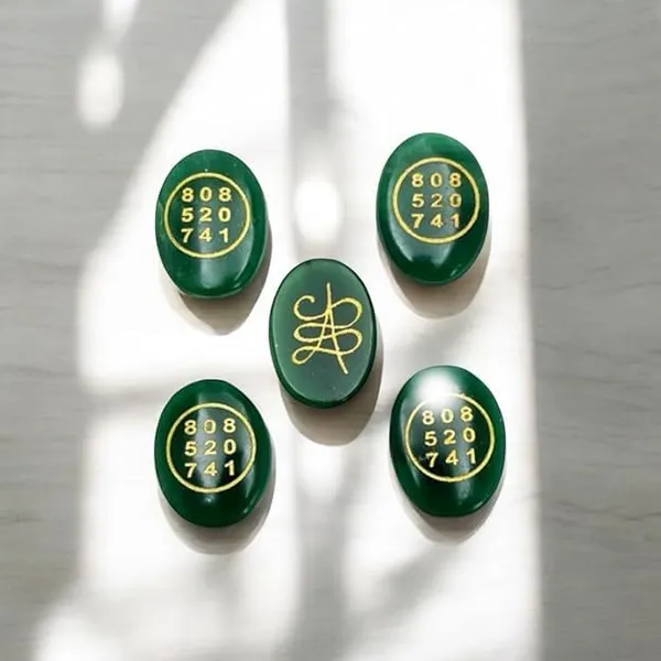 Jade_Bead_Bracelet_With_Zibu_Symbol_Coin