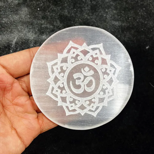 Selenite_Crystal_Charging_Plate_With_Om_Symbol