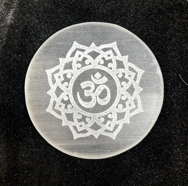 Selenite_Crystal_Charging_Plate_With_Om_Symbol