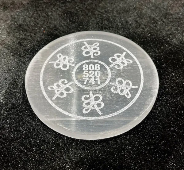 Selenite_Crystal_Charging_Plate_With_Tree_Of_Life