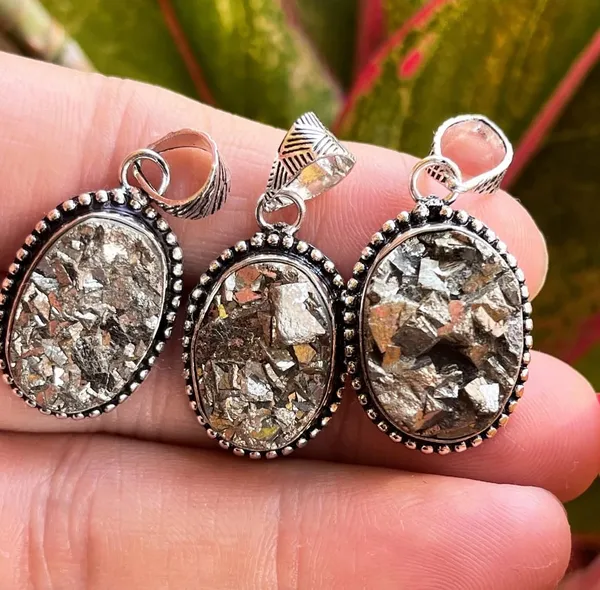 Pyrite_Crystal_Pendant_Necklace