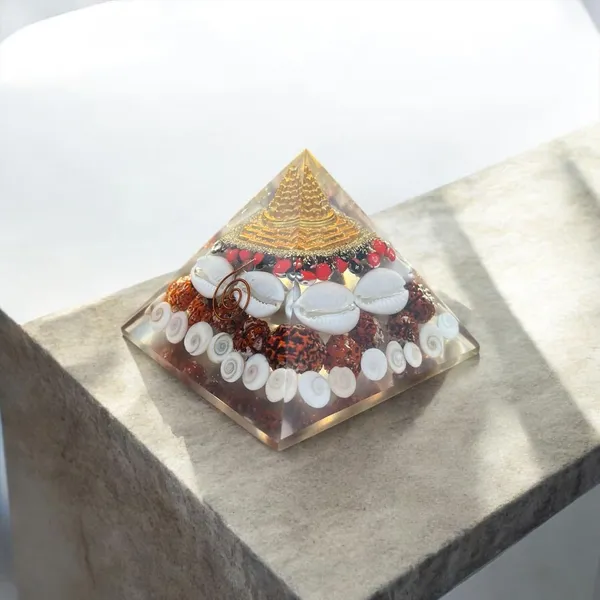 Orgonite_Pyramid_With_Shree_Yantra