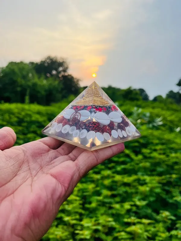 Orgonite_Pyramid_With_Shree_Yantra