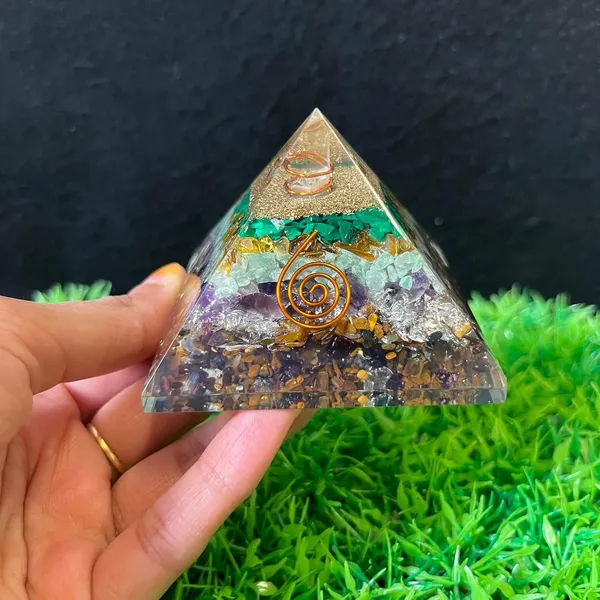 Orgone_Crystal_Pyramid