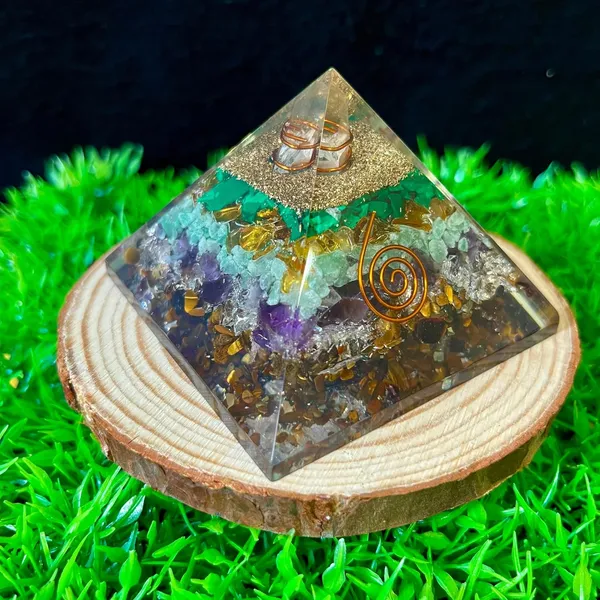Orgone_Crystal_Pyramid