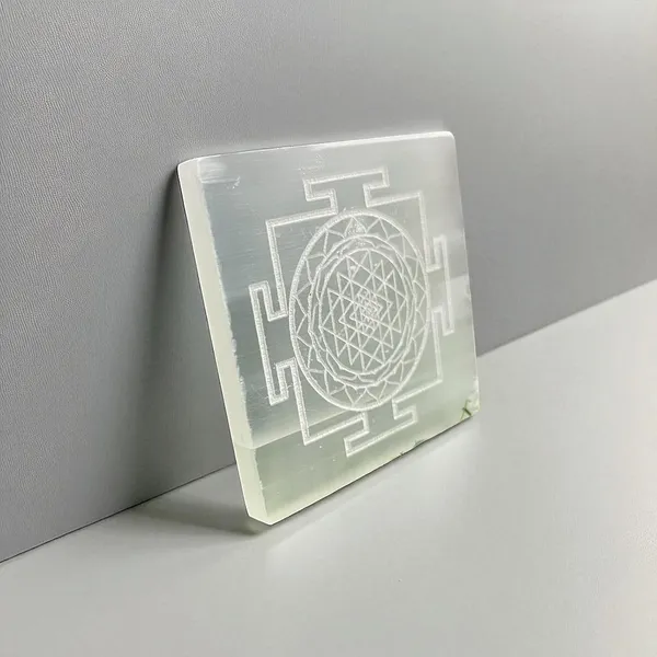 Selenite_Crystal_Charging_Plate_With_Engraved_Sri_Yantra_Design