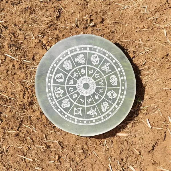 Selenite_Crystal_Charging_Plate_With_Engraved_Zodiac_Sign