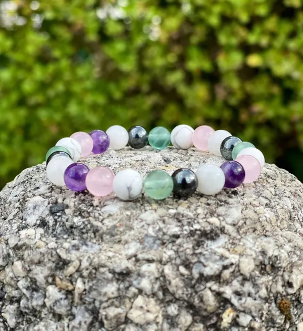 Agatesaura_Crystal_Agate,_Crystal,_Jade,_Quartz_Bracelet_()