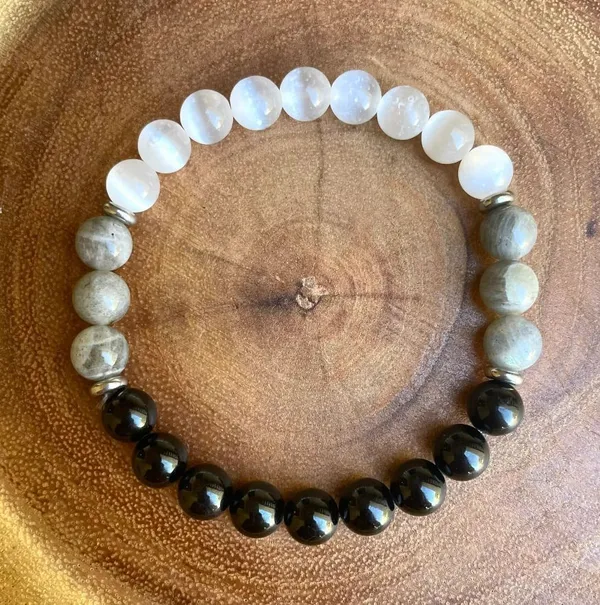 Agatesaura_Crystal_Agate,_Crystal,_Jade,_Quartz_Bracelet_()
