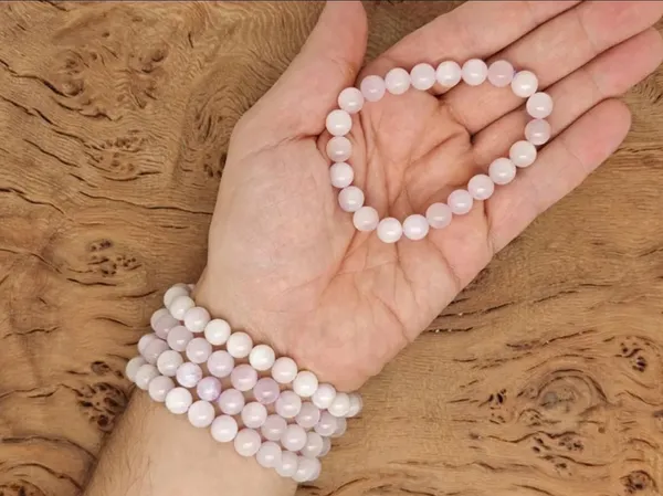 Agatesaura_Crystal_Agate,_Crystal,_Jade,_Quartz_Bracelet_()