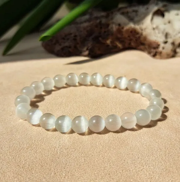 Agatesaura_Crystal_Beads,_Agate,_Crystal,_Jade,_Quartz_Bracelet_()