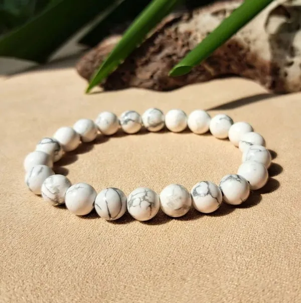 Agatesaura_Howlite,_Crystal_Beads,_Agate,_Crystal,_Jade,_Quartz_Bracelet_()