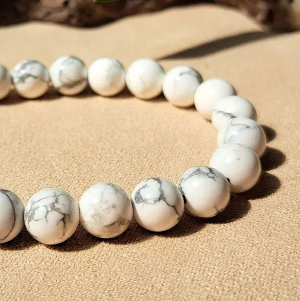 Agatesaura_Howlite,_Crystal_Beads,_Agate,_Crystal,_Jade,_Quartz_Bracelet_()