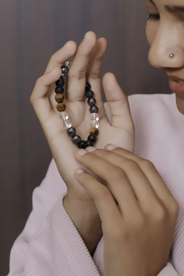 Agatesaura_Tiger's_Eye,_Clear_Quartz,_Black_Obsidian_Beads,_Agate,_Crystal,_Jade,_Quartz_Bracelet_()