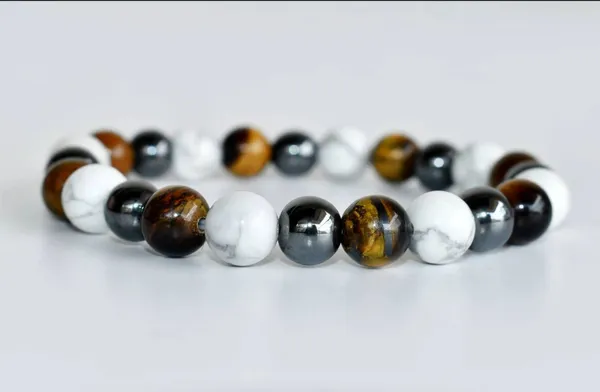 Agatesaura_Crystal_Agate,_Crystal,_Jade,_Quartz_Bracelet_()