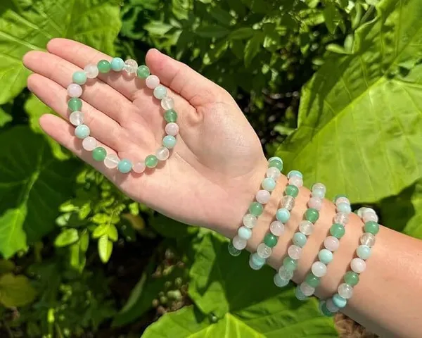 Agatesaura_Crystal_Agate,_Crystal,_Jade,_Quartz_Bracelet_()