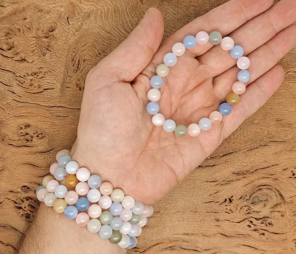 Agatesaura_Crystal_Agate,_Crystal,_Jade,_Quartz_Bracelet_()