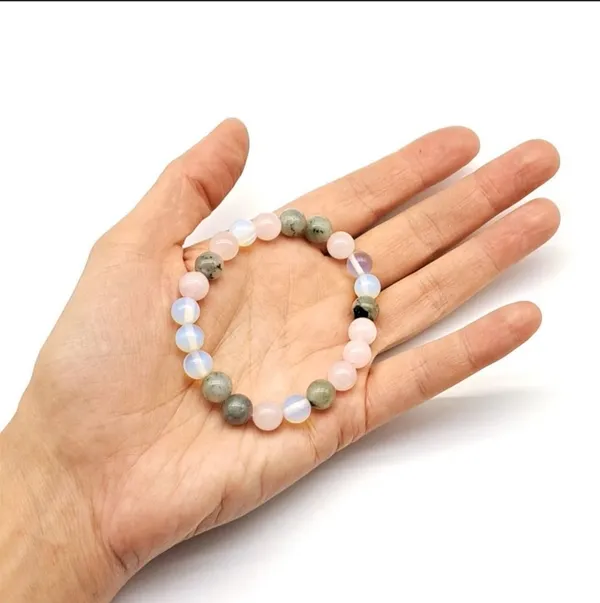 Agatesaura_Crystal_Beads,_Agate,_Crystal,_Jade,_Quartz_Bracelet_()