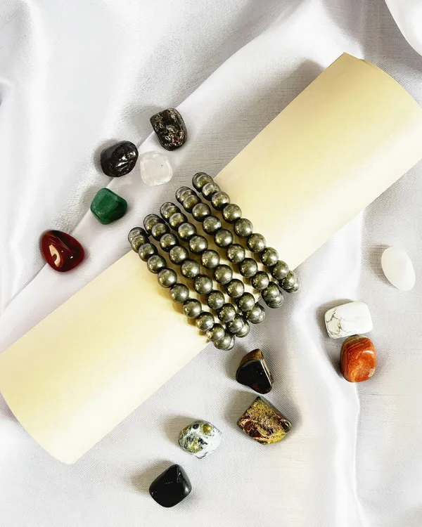 Multiagate_Crystal_Beads,_Agate,_Crystal,_Jade,_Quartz_Bracelet_()