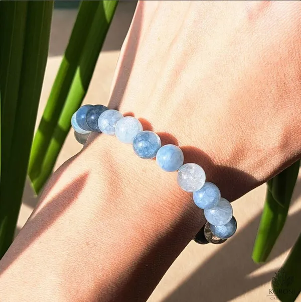 Multiagate_Crystal,_Aquamarine_Beads,_Agate,_Crystal,_Jade,_Quartz_Bracelet_()