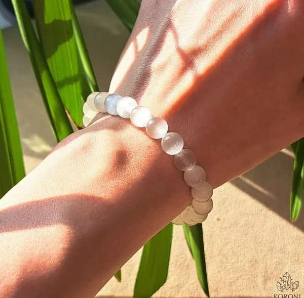 Multiagate_Crystal_Beads,_Agate,_Crystal,_Jade,_Quartz_Bracelet_()