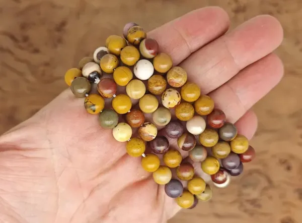 Multiagate_Crystal_Beads,_Agate,_Crystal,_Jade,_Quartz_Bracelet_()