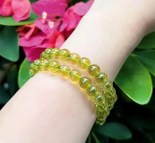 Multiagate_Crystal,_Peridot_Beads_Charm_Bracelet_()