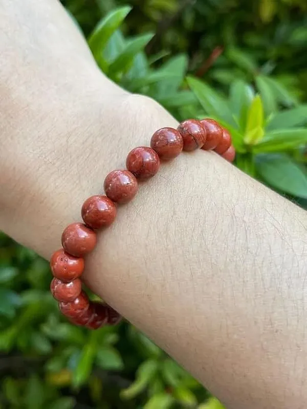 Multiagate_Crystal,_Red_Beads_Charm_Bracelet_()