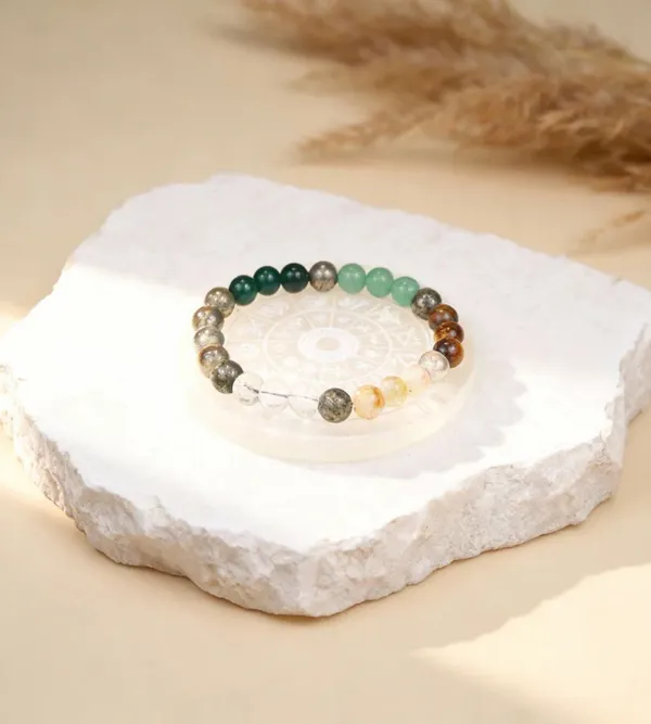 Multiagate_Green_Aventurine,_Golden_Pyrite,_Crystal,_Tiger's_Eye,_Citrine,_Clear_Quartz,_Green_Jade_Beads_Bracelet_()