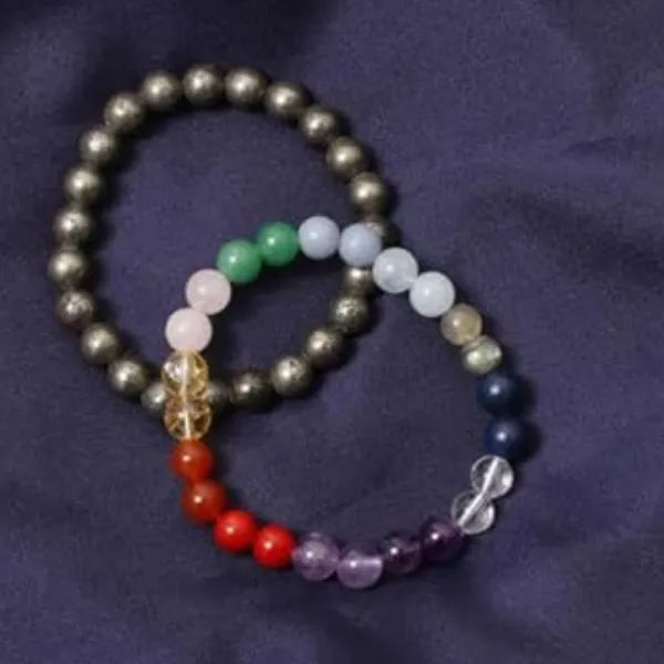Multiagate_Pyrite,_Stone,_7_Chakra_Beads,_Crystal_Charm_Bracelet_()