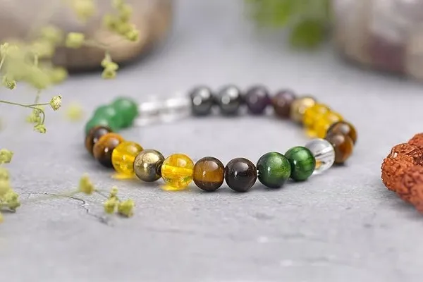 Multiagate_Stone,_Green_Aventurine,_Golden_Pyrite,_Tiger's_Eye,_Citrine,_Clear_Quartz_Beads,_Crystal_Charm_Bracelet_()