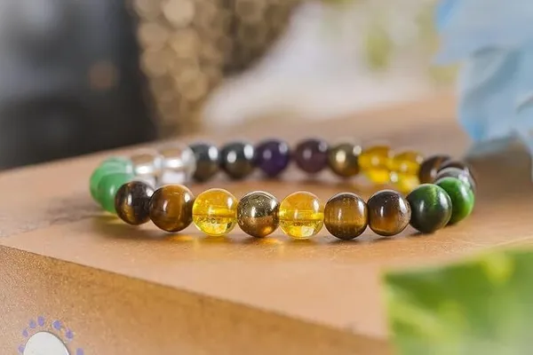 Multiagate_Stone,_Green_Aventurine,_Golden_Pyrite,_Tiger's_Eye,_Citrine,_Clear_Quartz_Beads,_Crystal_Charm_Bracelet_()