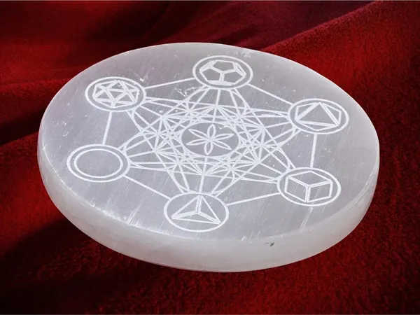 Multiagate_Decorative_Showpiece__-__4_cm_(Stone,_White)